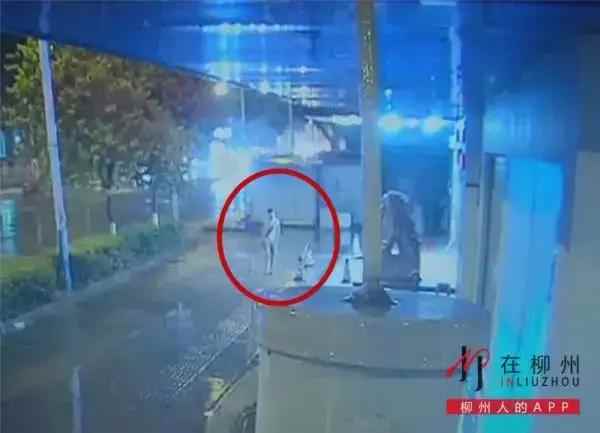 丧心病狂!女子因何在商场门口惨遭割喉?