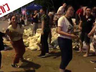 大妈网恋高富帅被骗!南方暴雨八省万人受灾!